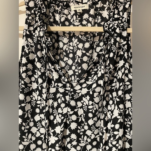 Max Studio Blouse. Size XS. Like new. - Picture 2 of 3